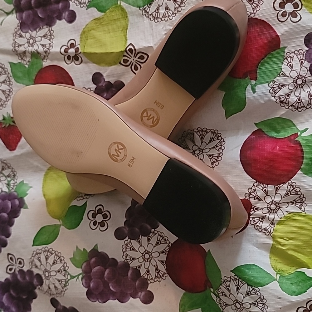 Shoes - Picture 3 of 4